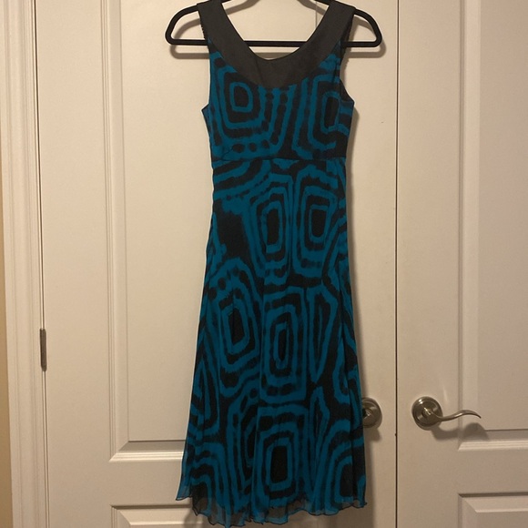 100% silk dress size S with black beaded detail at neckline. - Picture 4 of 8